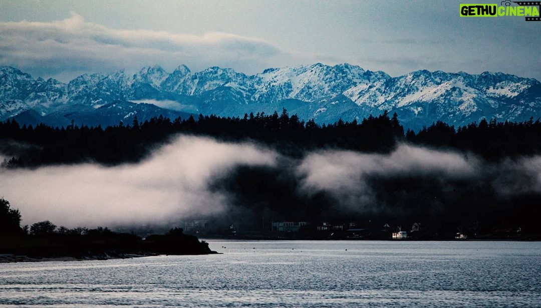 Alejandro Hernández Instagram - Me congelé tomando esta foto así que más les vale que le den me gusta. Olympic Mountains