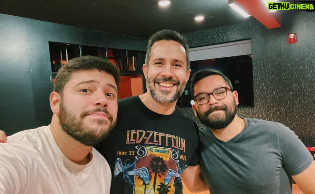 Alejandro Hernández Instagram - Terminando de grabar con nuestro primer guest star del podcast @ledvarelabargallo @angelocolina Miami, Florida