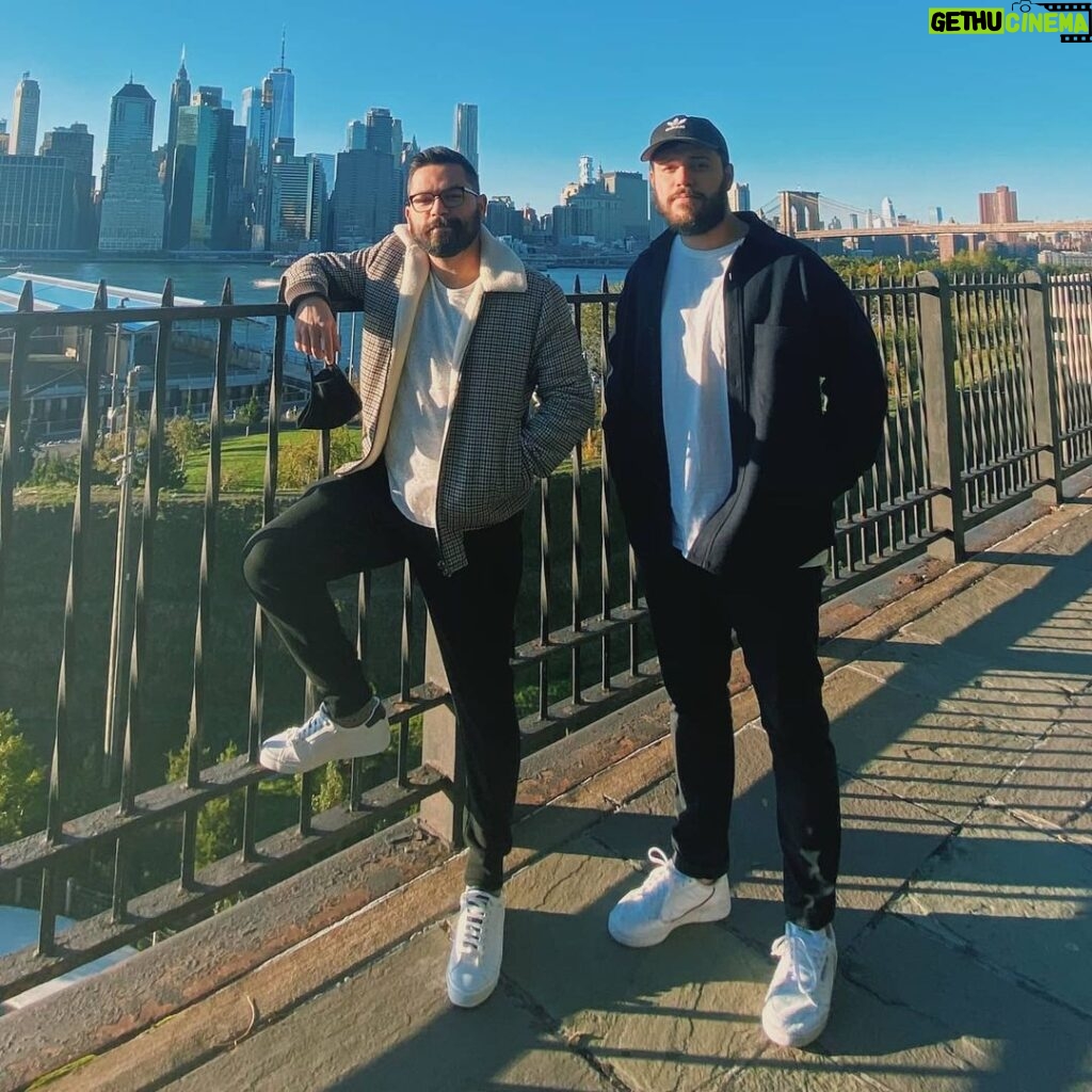 Alejandro Hernández Instagram - The Venezuelan Matt Damon and Ben Affleck. Brooklyn Heights