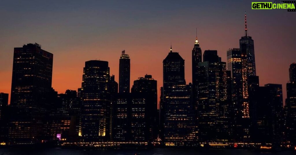 Alejandro Hernández Instagram - Brooklyn Bridge Park sunsets >>> Brooklyn Heights Promenade