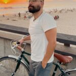 Alejandro Hernández Instagram - En mi nueva ciudad, con mi nueva bicicleta #AleGoesWest Santa Monica, California