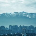 Alejandro Hernández Instagram - Esperé una semana para tomar esta foto pensando que las montañas tendrían más nieve pero nunca pasó. Santiago, Chile