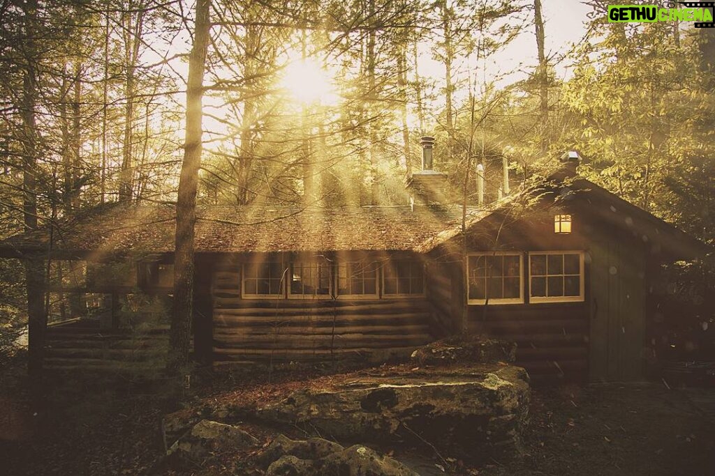 Alejandro Hernández Instagram - Cabin in the woods Hawley, Pennsylvania