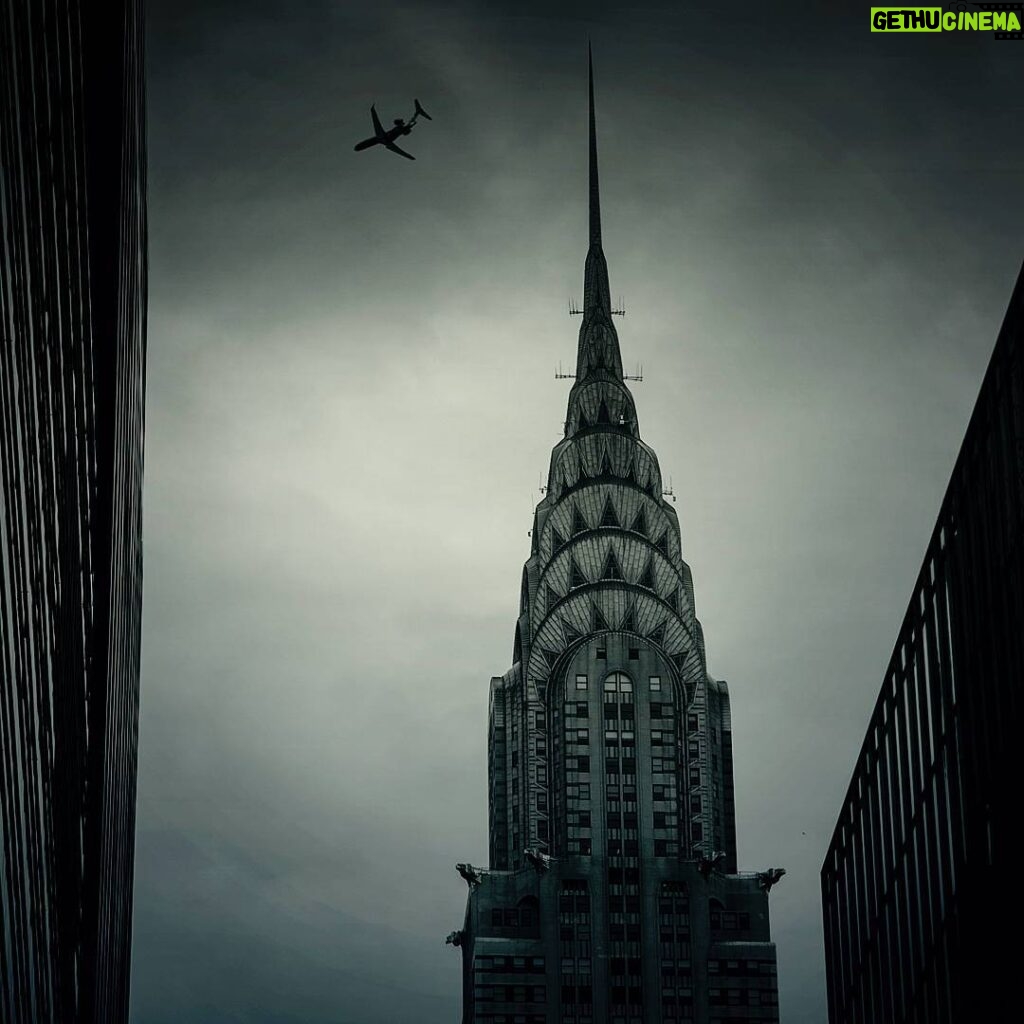 Alejandro Hernández Instagram - Somber skies Chrysler Building