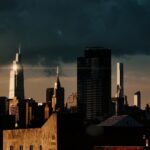 Alejandro Hernández Instagram - Atardeceres cinematográficos | Segunda foto es la versión no editada . . #note20ultra #nyc #brooklyn #williamsburg #moody #buildings #architecture #moodygrams #visuals #skyline #cinematography #justgoshoot #newyork #manhattan #davinciresolve #cinematic #manhattan Williamsburg, Brooklyn