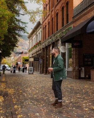 Alejandro Hernández Instagram - El viaje en carro de Denver a Aspen, Colorado me cambió la vida.
