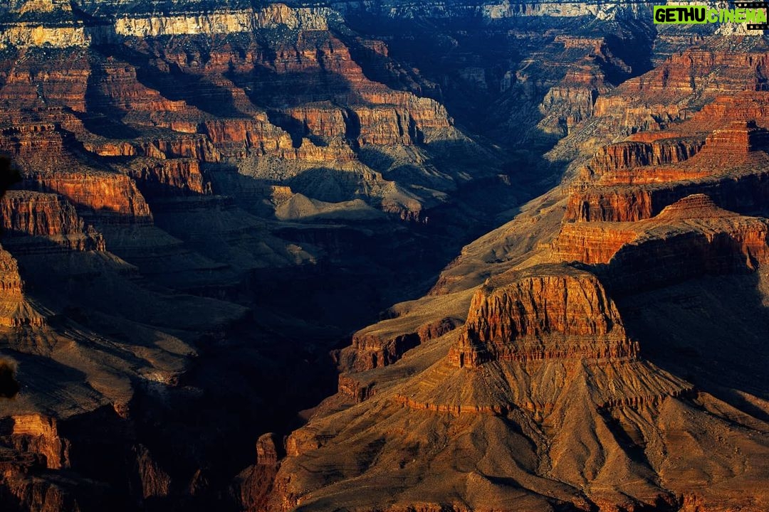 Alejandro Hernández Instagram - Es como un mar, pero de rocas. Grand Canyon National Park