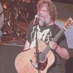 Alejandro Saab Instagram - HAPPY NEW YEAR!! Just got out of watching @tenaciousd with @haybalevoice!! This has definitely been one of my favorite ways to have spending to date!! Now someway somehow… I really wanna meet @jackblack and @theactualkylegass… SOMEHOW. It’ll happen… I hope 🥺 Happy 2023 y’all 🤘