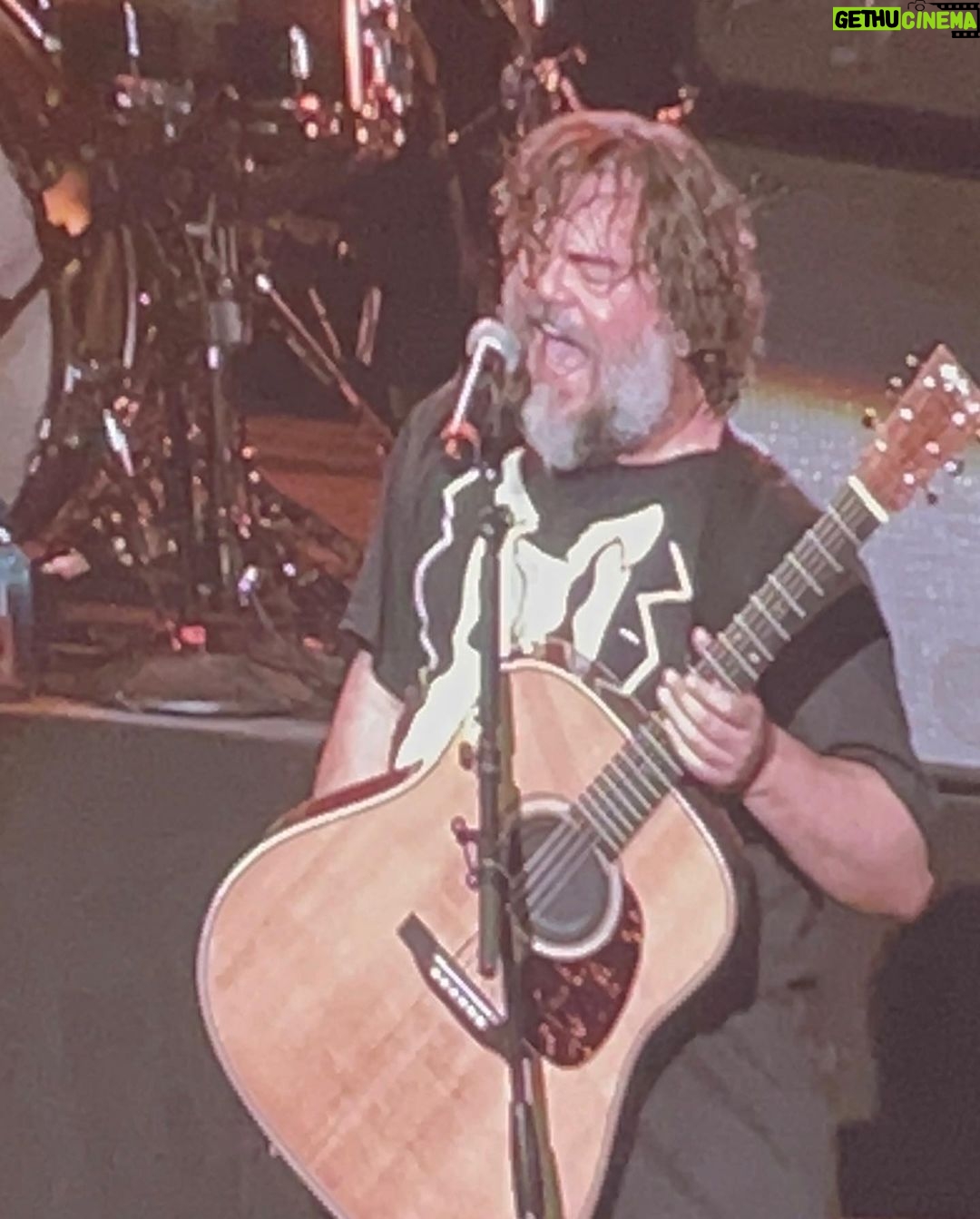 Alejandro Saab - 3.8K Likes - HAPPY NEW YEAR!! Just got out of watching @tenaciousd with @haybalevoice!! This has definitely been one of my favorite ways to have spending to date!!
Now someway somehow… I really wanna meet @jackblack and @theactualkylegass… SOMEHOW. It’ll happen… I hope 🥺
Happy 2023 y’all 🤘