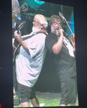 Alejandro Saab Instagram - HAPPY NEW YEAR!! Just got out of watching @tenaciousd with @haybalevoice!! This has definitely been one of my favorite ways to have spending to date!!

Now someway somehow… I really wanna meet @jackblack and @theactualkylegass… SOMEHOW. It’ll happen… I hope 🥺

Happy 2023 y’all 🤘