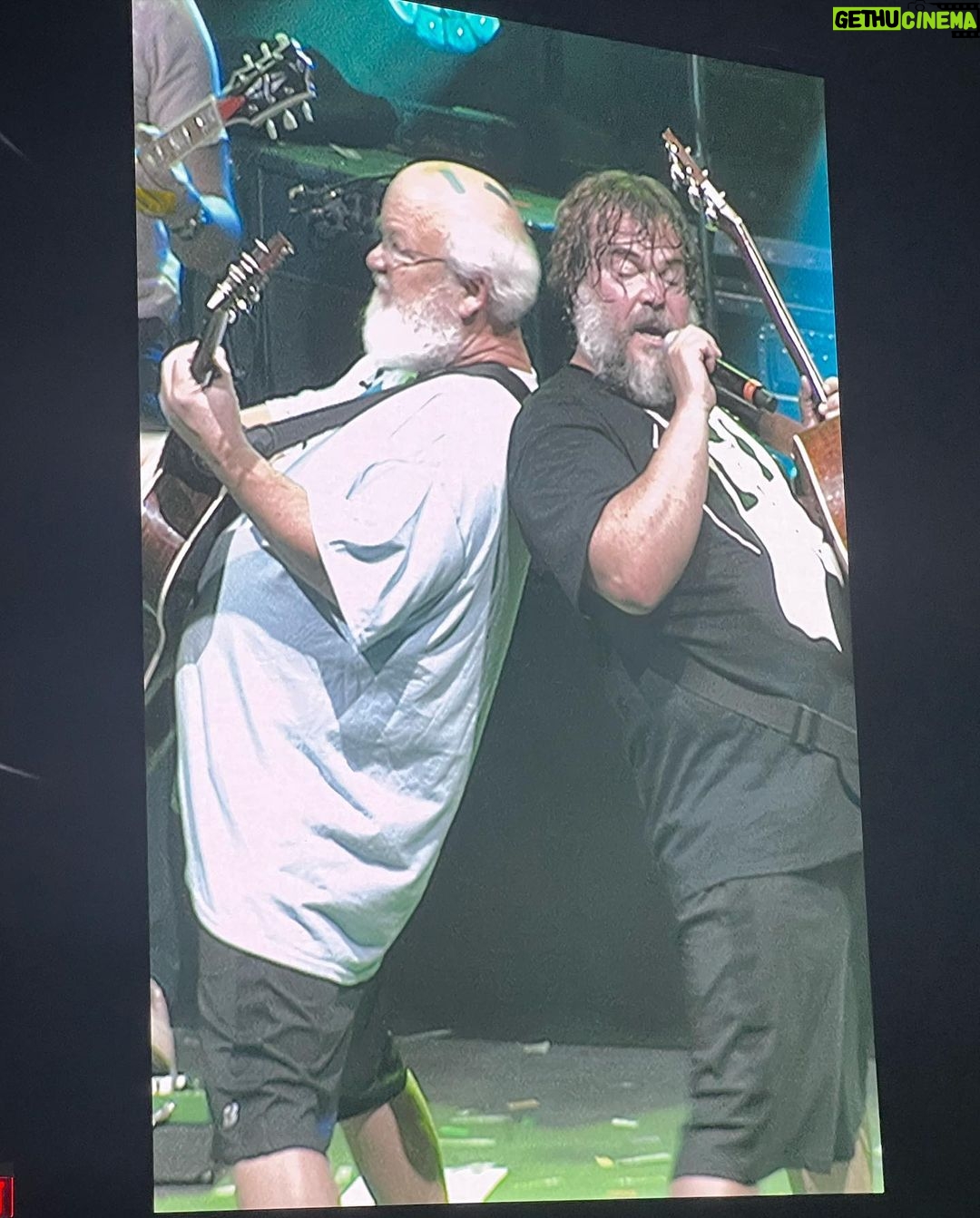 Alejandro Saab - 3.8K Likes - HAPPY NEW YEAR!! Just got out of watching @tenaciousd with @haybalevoice!! This has definitely been one of my favorite ways to have spending to date!!
Now someway somehow… I really wanna meet @jackblack and @theactualkylegass… SOMEHOW. It’ll happen… I hope 🥺
Happy 2023 y’all 🤘