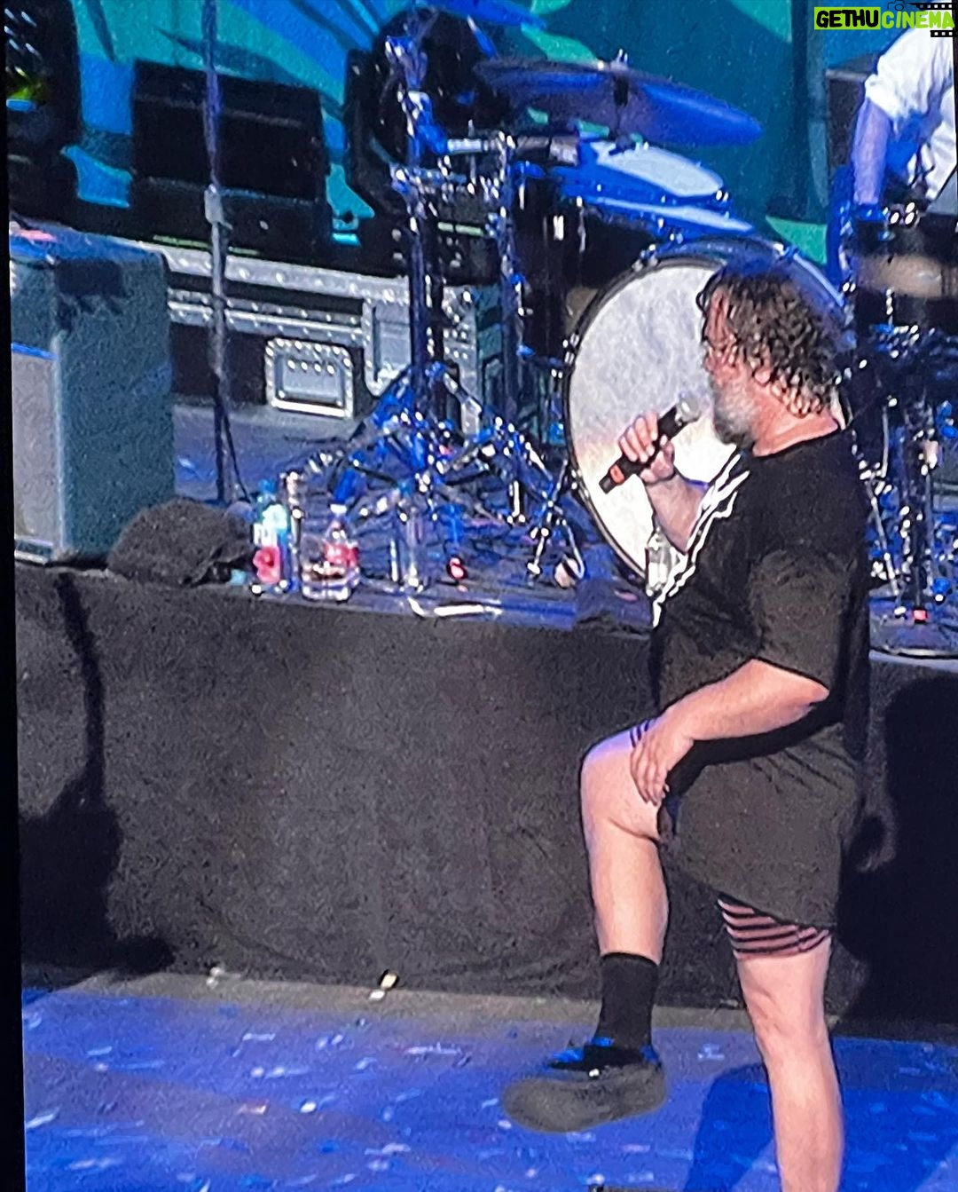 Alejandro Saab - 3.8K Likes - HAPPY NEW YEAR!! Just got out of watching @tenaciousd with @haybalevoice!! This has definitely been one of my favorite ways to have spending to date!!
Now someway somehow… I really wanna meet @jackblack and @theactualkylegass… SOMEHOW. It’ll happen… I hope 🥺
Happy 2023 y’all 🤘