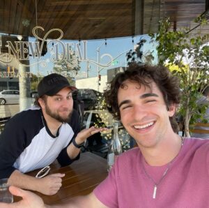 Alejandro Saab Instagram - Cyno and Tighnari voice actors finally meet! 

#cyno #tighnari #voiceactors #genshinimpact #genshin