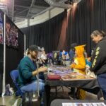 Alejandro Saab Instagram - Thank you for having me @stocktoncon! This might’ve been the cutest picture out of the weekend taken by @haybalevoice! Thanks for having me and until next time 😊 #pokemon #leon #voiceactor #cyno #genshinimpact #genshin #voice