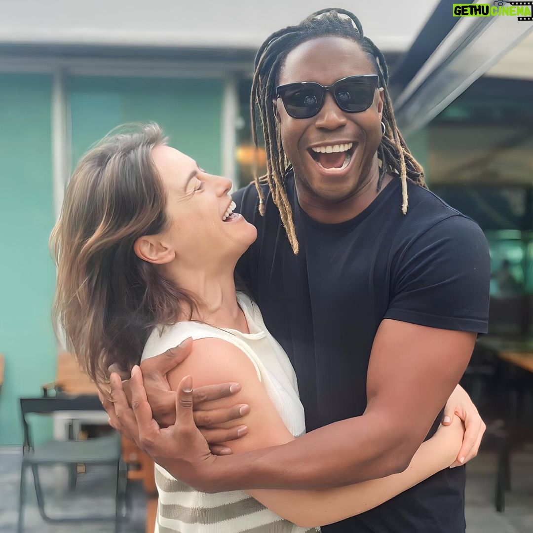Alessandra Maestrini Instagram - Este ano me trouxe ENCONTROS e reencontros tão divinos... Muito obrigada, Universo! O instagram não deixa colocar música em carrossel de fotos, e eu queria muito registrar a gente lindo (quem não quer?) e a gente palhaço (a realidade). Então envio a canção óbvia que embala esse nosso encontro de hoje pra mim @tiagobarbosaoficial 💞 🎼" Amigo é coisa pra se guardar do lado esquerdo do peito..."🎵 Spot Restaurante
