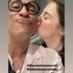 Alessandra Maestrini Instagram - Ontem foi um tal de uma surpresa gostosa atrás da outra, tudo regado a muita gargalhada... no @outbackbrasil que apoia @kafkabonecaviajante no @shoppingvillalobos e ainda dá a caneca de brinde a quem vai de chopp 🍻 PS: Como Daniel Torres cresceu!!!🙀 Shopping VillaLobos
