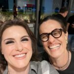 Alessandra Maestrini Instagram - E fechamos com chave de ouro! Quanta gente incrível na platéia! Obrigada @kafkabonecaviajante por nos proporcionar tantos encontros sublimes! 💞