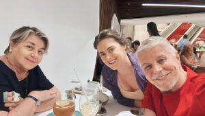 Alessandra Maestrini Instagram - Almoço de sábado nas melhores companhias...

Cada um se achou mais gato em uma das fotos. Então postei as três! 🤣❤️❤️❤️