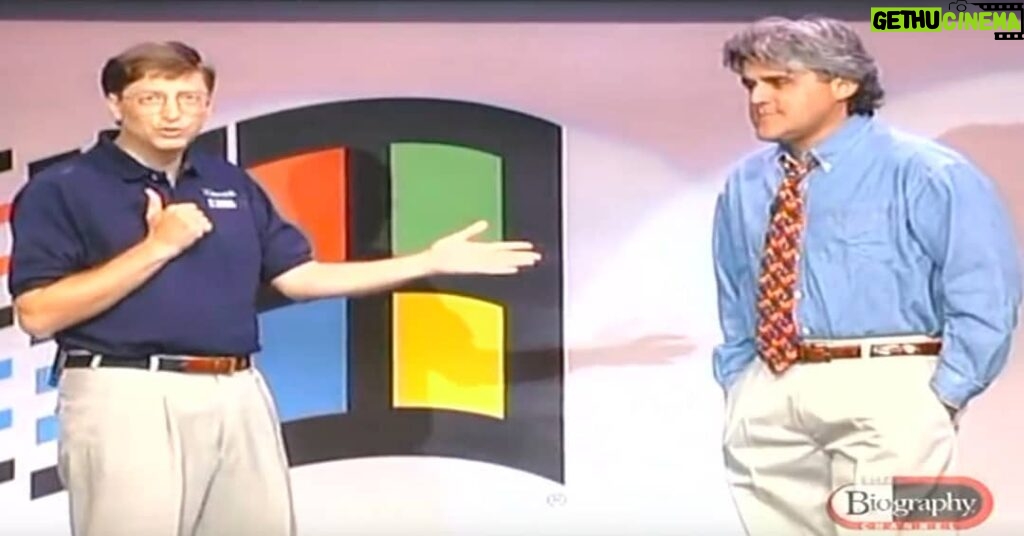 Alessandro Baricco Instagram - 1995. Bill Gates lancia Windows 95, il sistema operativo che fa di tutti i personal computer degli attrezzi amichevoli come gli Apple, ma molto meno cari.