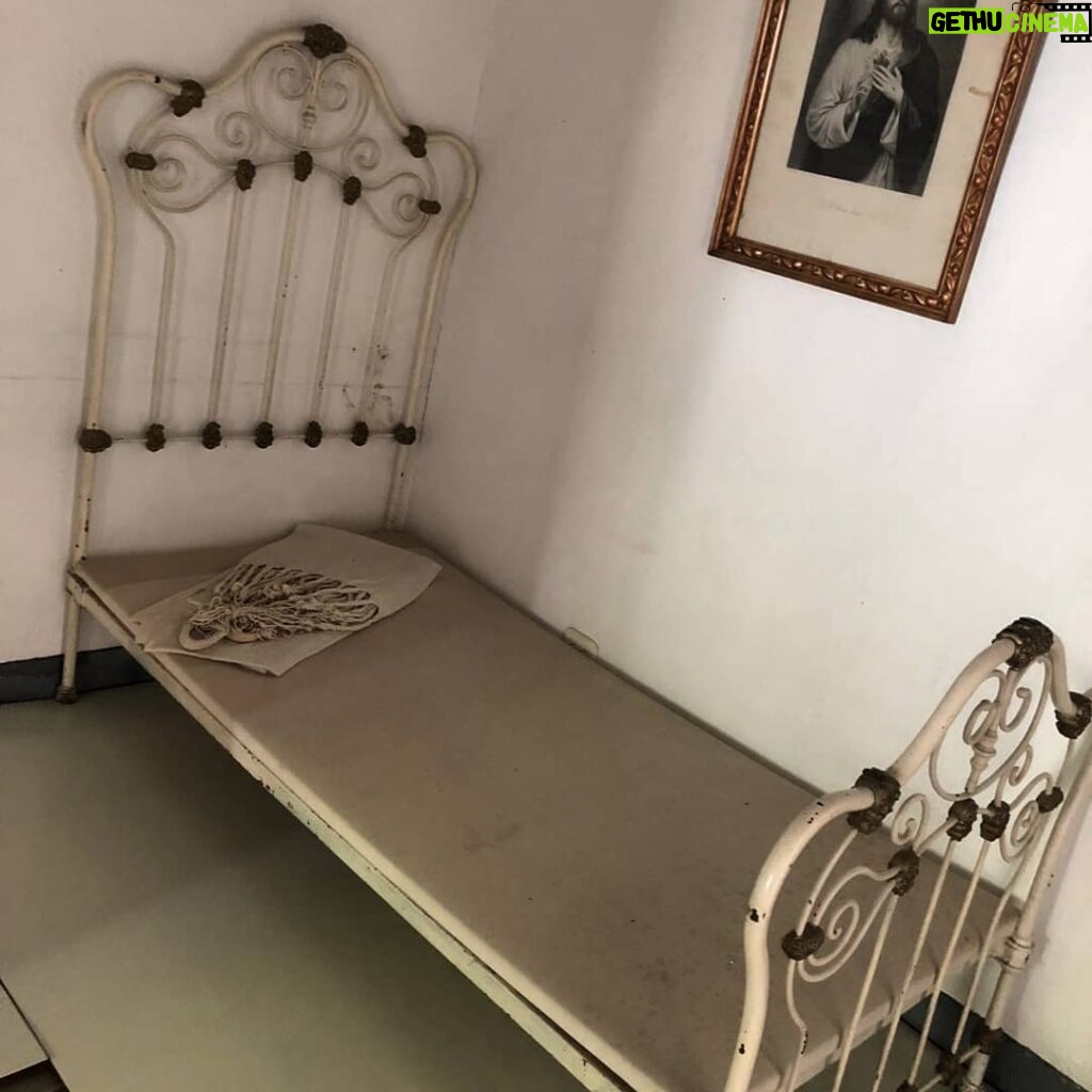 Alessandro Baricco Instagram - E qui c'è il lettino dove dormiva Gabo da piccolo. Aracataca