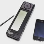 Alessandro Baricco Instagram - È sempre il 1994. Ibm lancia Simon, il primo smartphone: manda mail e ha installato un videogioco. Sei mesi di vita e smisero di produrlo. Partenza falsa.