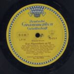 Alessandro Baricco Instagram - 1982. Esce il primo cd. Conteneva una musica di rara bruttezza: La Sinfonia delle Alpi di Richard Strauss. Il primo cd di musica pop invece lo fecero gli ABBA. Se volete sentire La Sinfonia, potete andare su downloadclassica.blogspot.com: oltre a questa fotografia, ci troverete un link a una cartella Dropbox dalla quale scaricare due mp3.