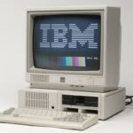 Alessandro Baricco Instagram – 1981: inizia a formarsi la catena montuosa della rivoluzione digitale. 💻 In quattro anni escono tre Personal Computer: il pc Ibm, il Commodore 64, e il Mac della Apple (Steve Jobs sulla copertina del Times è una bonus track).