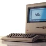 Alessandro Baricco Instagram – 1981: inizia a formarsi la catena montuosa della rivoluzione digitale. 💻 In quattro anni escono tre Personal Computer: il pc Ibm, il Commodore 64, e il Mac della Apple (Steve Jobs sulla copertina del Times è una bonus track).