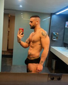 Alex Bullon Instagram - After 1 food poisoning & 1 week of hard work later… 😅👙 #progress #bodywork 🫣NO THIRST TRAP INTENDED🤭