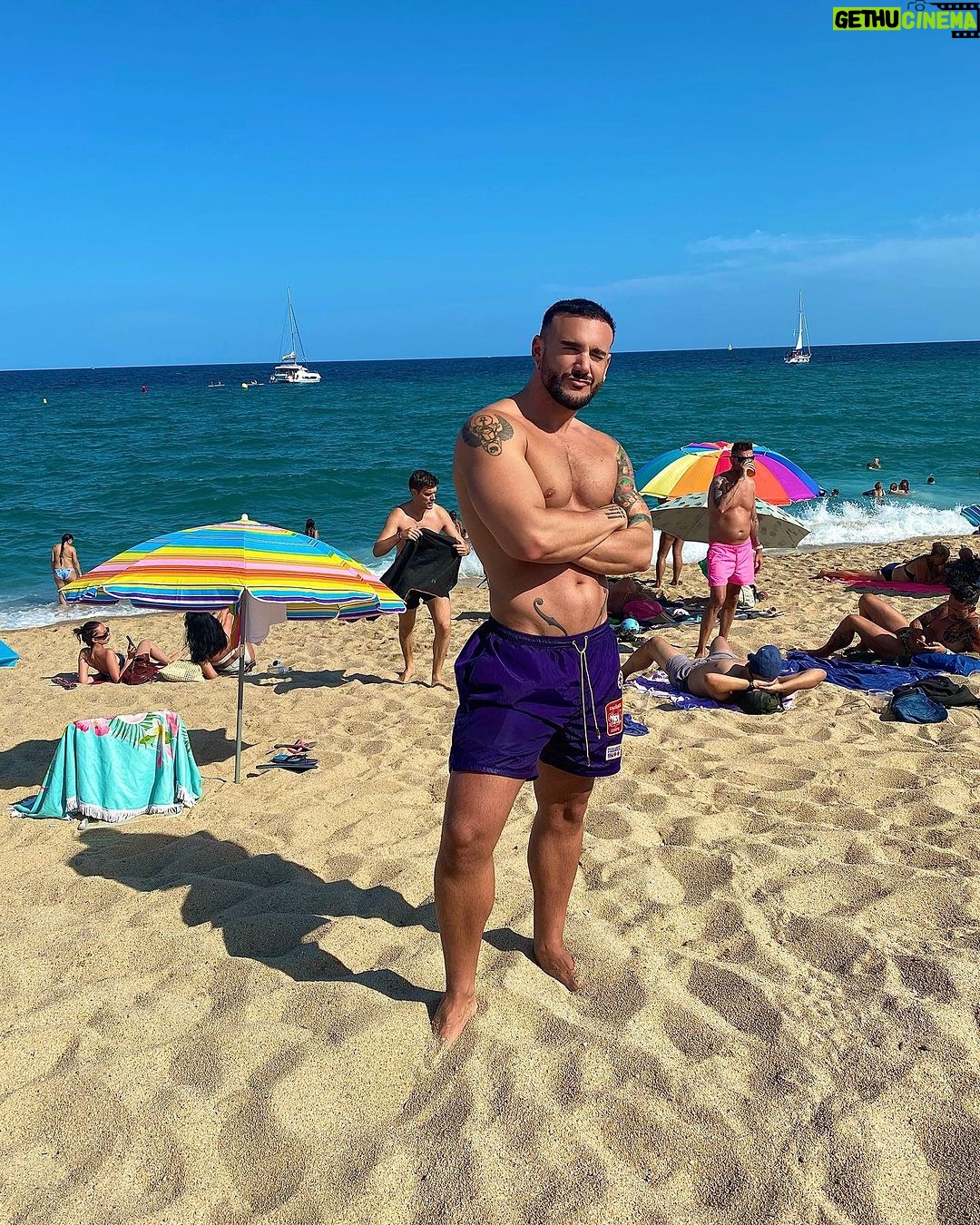 Alex Bullon Instagram - Mind your business #beach 🌊🏖️☀️ Badalona, Barcelona