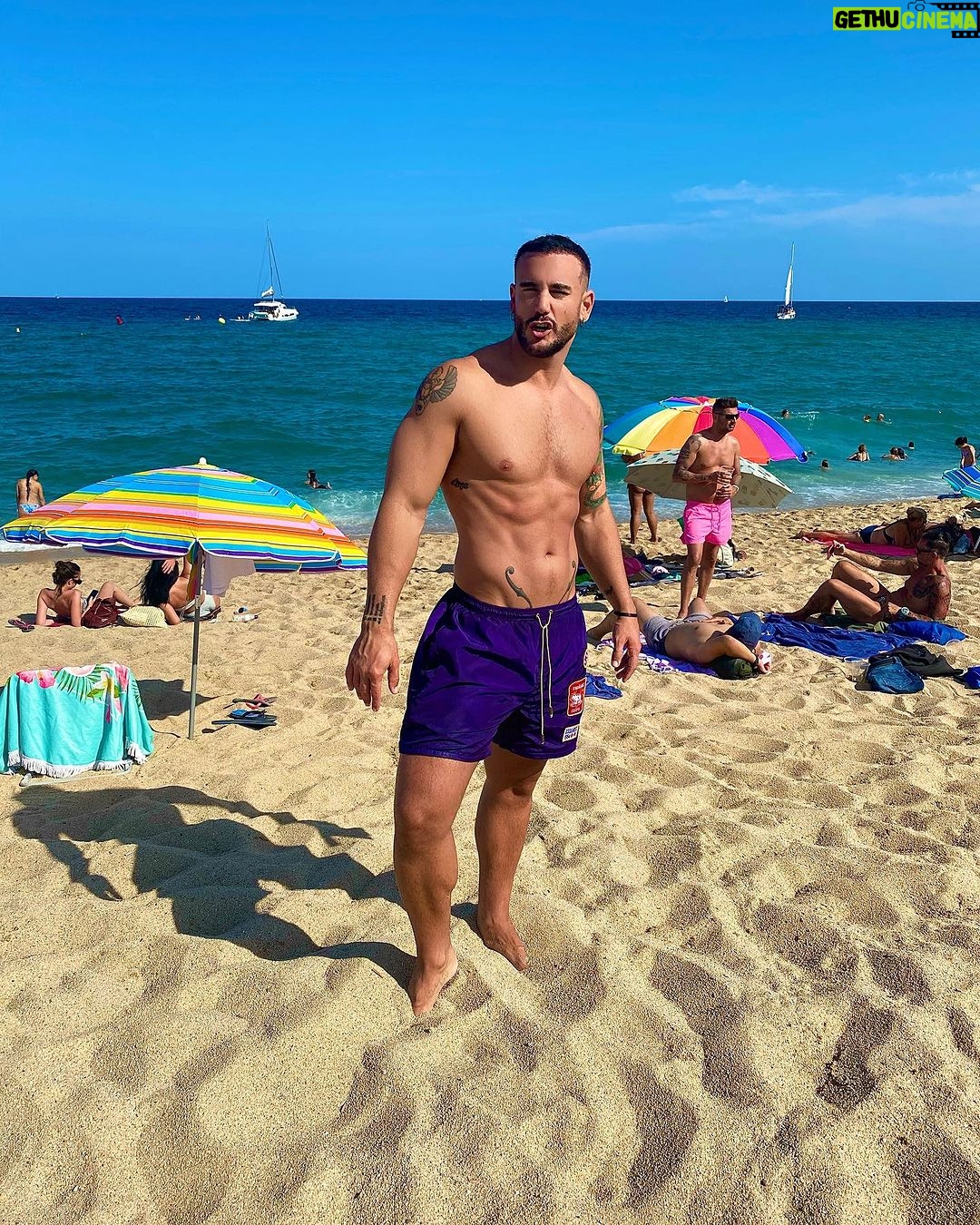 Alex Bullon Instagram - Mind your business #beach 🌊🏖️☀️ Badalona, Barcelona