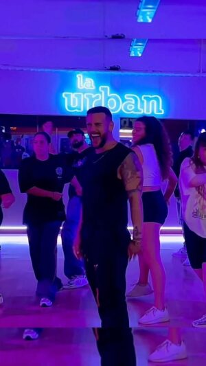 Alex Bullon Instagram - #TROFEO 🏆 @maluma @yandel #maluma #donjuan #yandel
#alexbullonchoreography @alexbullon23 #alexbullon
🏭 @laurbandf #laurbandancefactory 

#reggaeton #urbandance #commercialdance #dance #danceclass #danceon #dancevideo #igdaily #igdancers #dancersofinstagram #danceworld #worldofdance