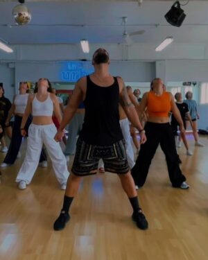 Alex Bullon Instagram - #VULGAR 🖤😈🖤 #slideshow
@samsmith x @madonna 
#alexbullonchoreography @alexbullon23 

#samsmith #madonna #alexbullon #dance #dancevideo #danceclass #dancechallenge #commercialdance #dancers #danceon #dancersofinstagram #igdancers #igdaily #danceworld #worldofdance