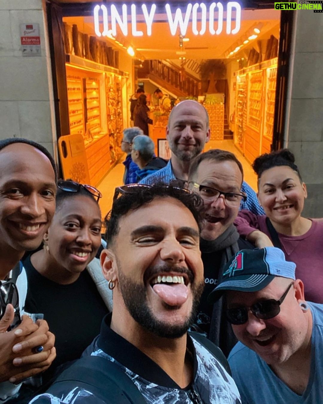 Alex Bullon Instagram - πΈπ€³π½ #barcelona #dayandnight #LAfam #reunion Barcelona, Spain