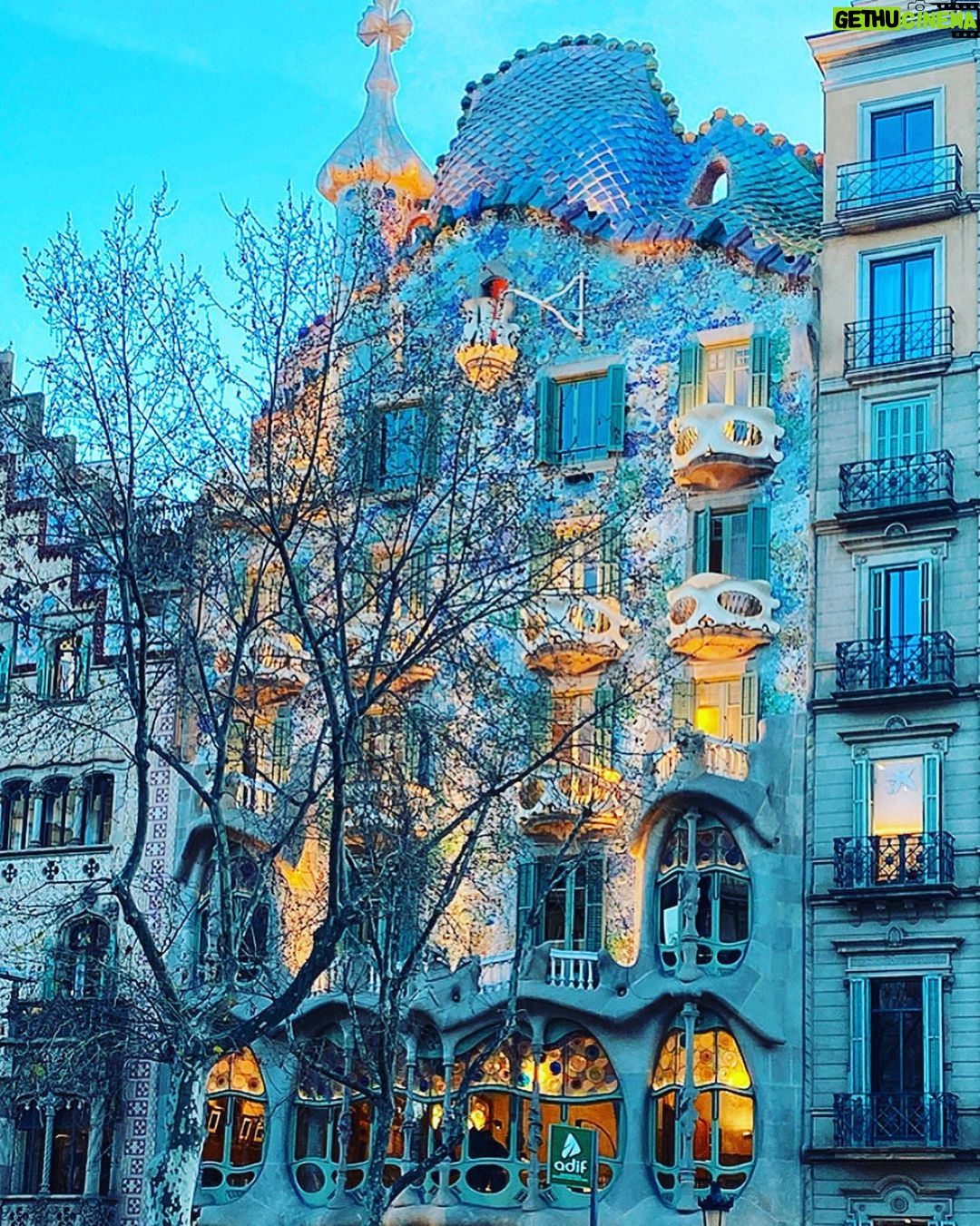 Alex Bullon Instagram - πΈπ€³π½ #barcelona #dayandnight #LAfam #reunion Barcelona, Spain