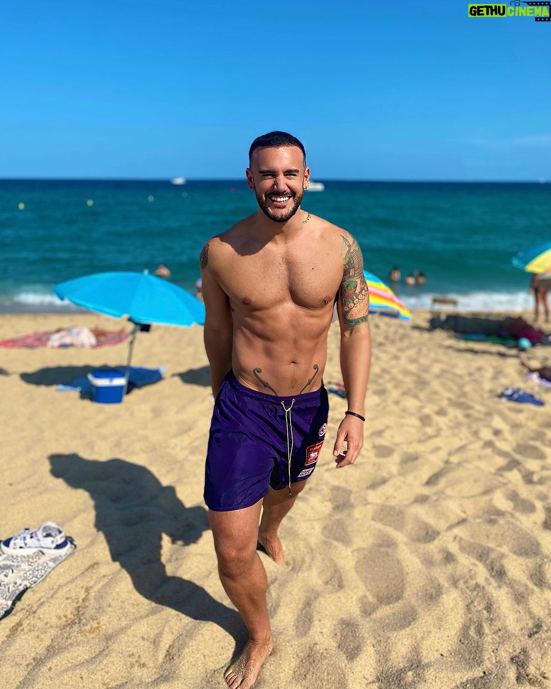 Alex Bullon Instagram - Mind your business #beach 🌊🏖️☀️ Badalona, Barcelona