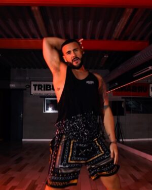 Alex Bullon Instagram - #CLAVAITO 🔪🥀 @chanelterrero @abrahammateo 
#alexbullonchoreography @alexbullon23 #alexbullon 
🎥 @davidgalinndo 
📍 @tribuurbanacenter 

#chanel #chanelterrero #abrahammateo #clavaitochallenge #dance #dancevideo #danceclass #commercialdance #latindance #latino #dancers #dancersofinstagram #igdancers #igdaily #dancechallenge #danceon #danceworld #worldofdance
