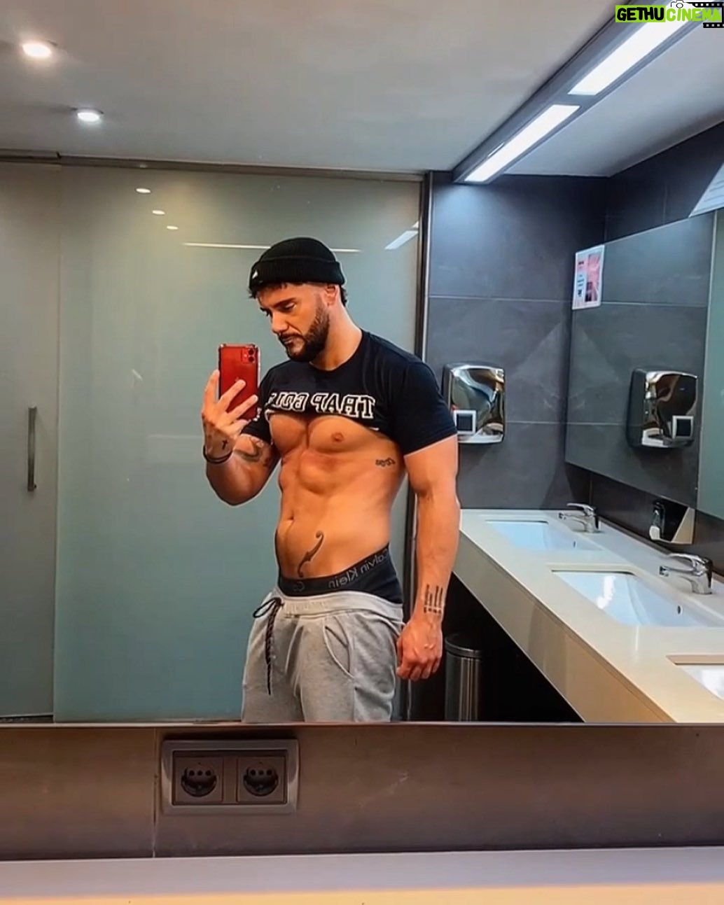 Alex Bullon Instagram - Hellur there • • • #postworkout #progress #progresscheck #bodybuilding #bodypositive #bodytransformation #lockerroom #protein #proteinshake #workout #muscles #inspiration #motivation #picoftheday #shirtlessguys #beardsandtattoos #musclesandtattoos #beardedmen #body #fitlife #fitnessboy #fitnesslife #fitnessphysique #gym #gymlife #instafitness #mindset #musculacao
