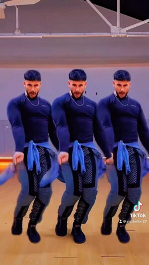 Alex Bullon Instagram - #LLYLM #firstlook #part1 
🎶 @rosalia.vt @rosalia.vt @rosalia.vt @rosalia.vt 
#alexbullonchoreography @alexbullon23 #alexbullon

#rosalia #larosalia #motomami #llylmrosalia #dance #dancechallenge #danceon #dancevideo #igdancers #dancersofinstagram #danceworld #igdaily