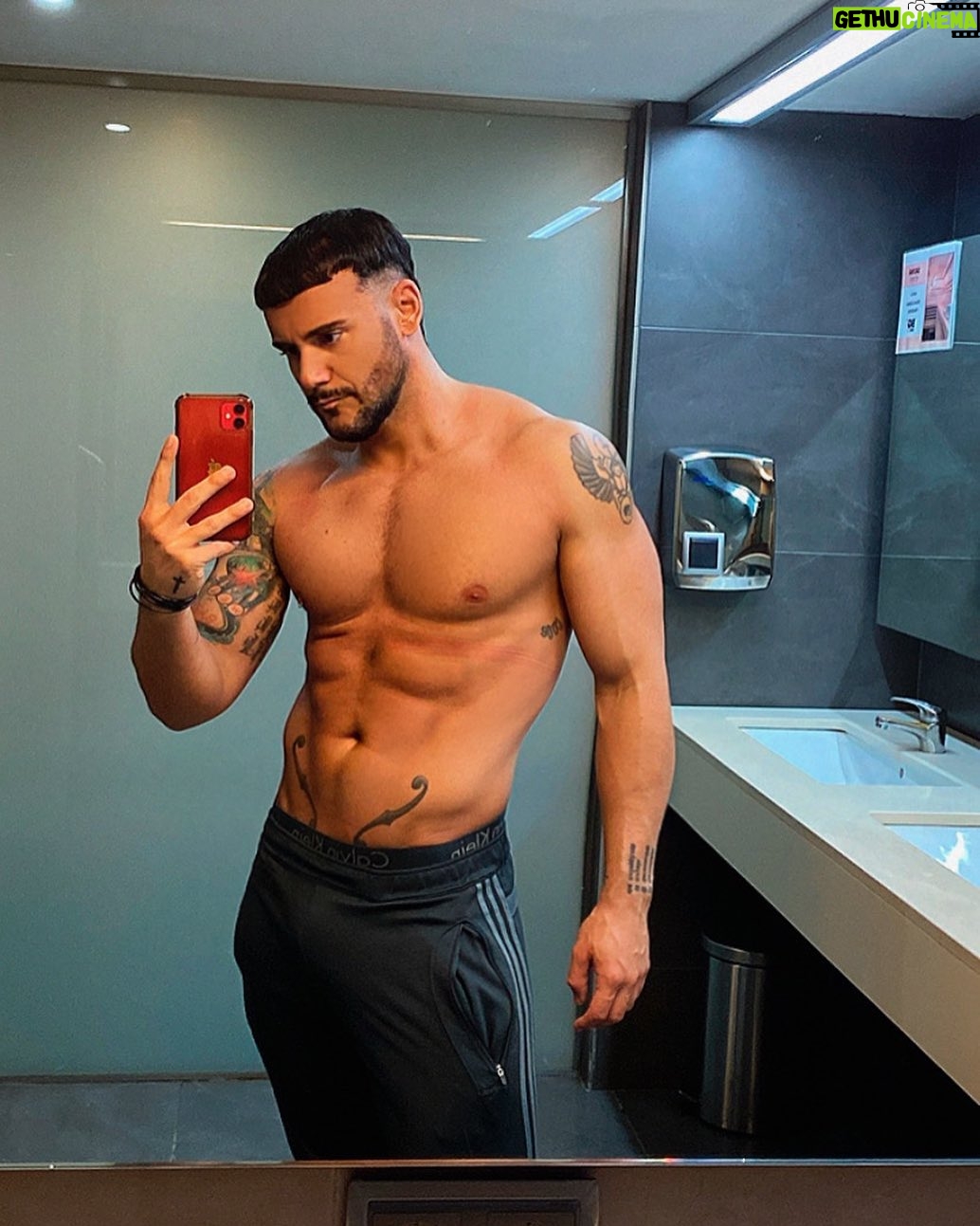 Alex Bullon Instagram - Get your fit on, get your fit on, getcha-getcha-getcha-getcha, get your fit on πΆπͺπ½π β’ β’ β’ #postworkout #progress #progresscheck #bodybuilding #bodypositive #bodytransformation #lockerroom #protein #proteinshake #workout #muscles #inspiration #motivation #picoftheday #shirtlessguys #beardsandtattoos #musclesandtattoos #beardedmen #body #fitlife #fitnessboy #fitnesslife #fitnessphysique #gym #gymlife #instafitness #mindset #musculacao
