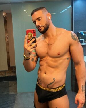 Alex Bullon Instagram - After 1 food poisoning & 1 week of hard work later… 😅👙 #progress #bodywork
🫣NO THIRST TRAP INTENDED🤭