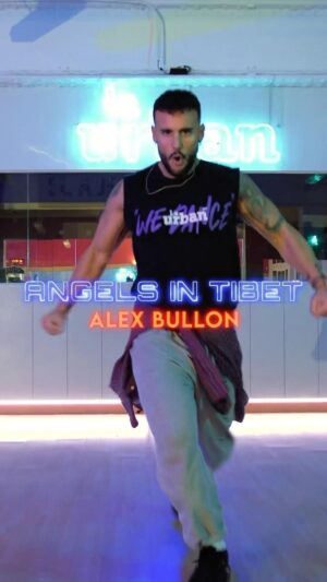 Alex Bullon Instagram - #ANGELSINTIBET 👼🏼🏔️ @amaarae 
#alexbullonchoreography @alexbullon23 #alexbullon
🏭 @laurbandf #laurbandancefactory 🎥 @davidgalinndo 

#commercialdance #urbandance #jazzfunk #dance #danceclass #danceon #dancevideo #igdaily #igdancers
#dancersofinstagram #danceworld #worldofdance #fountainbaby #amaarae