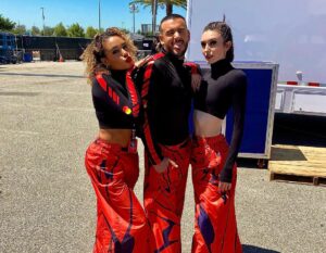 Alex Bullon Instagram - #VALORANT × @riotgames 💢 #WEDIDIT ✊🏽😂 Thankful for having had the opportunity to spend this past week and a half with this incredible cast of dancers for the opening ceremony of @valorant championships 🎮 What an event!🔥 🎤 @grabbitz @bbnomula 👖👚 @athenalawton Huge thanks to my favorite @ferlyprado and @michaelschwandt and @meishalee for having me and taking care of us thru the whole process ❤️ 💙🩵@cleartalentgroup @ashleighysmith Kia Forum