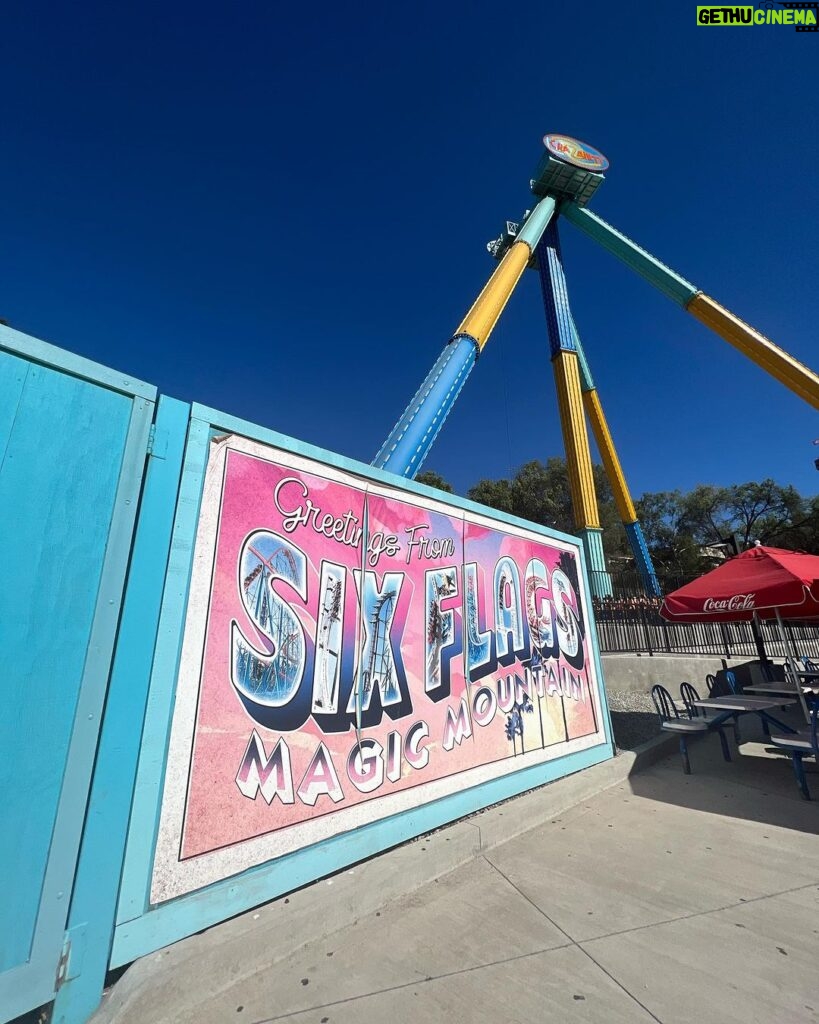 Alex Bullon Instagram - A day at #SixFlags 🎢🌴🌞 #magicmountain #LA #losangeles #california Six Flags Magic Mountain Los Angeles