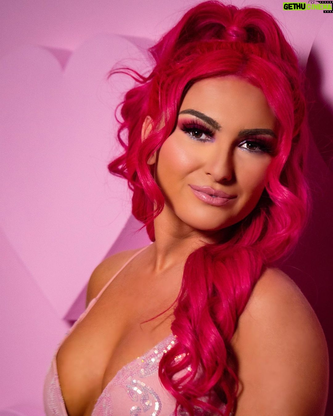 Alex Gracia - 1.5K Likes - I want to build an empire. In my field I have always seen men do it. From The Rock to Batista to John Cena. Now it’s a woman’s turn. #PinkDream
Portrait by @camricephoto
Studio by @sparklestudios.la
Makeup by @upscale.glamstudio
Dress from @windsorstore