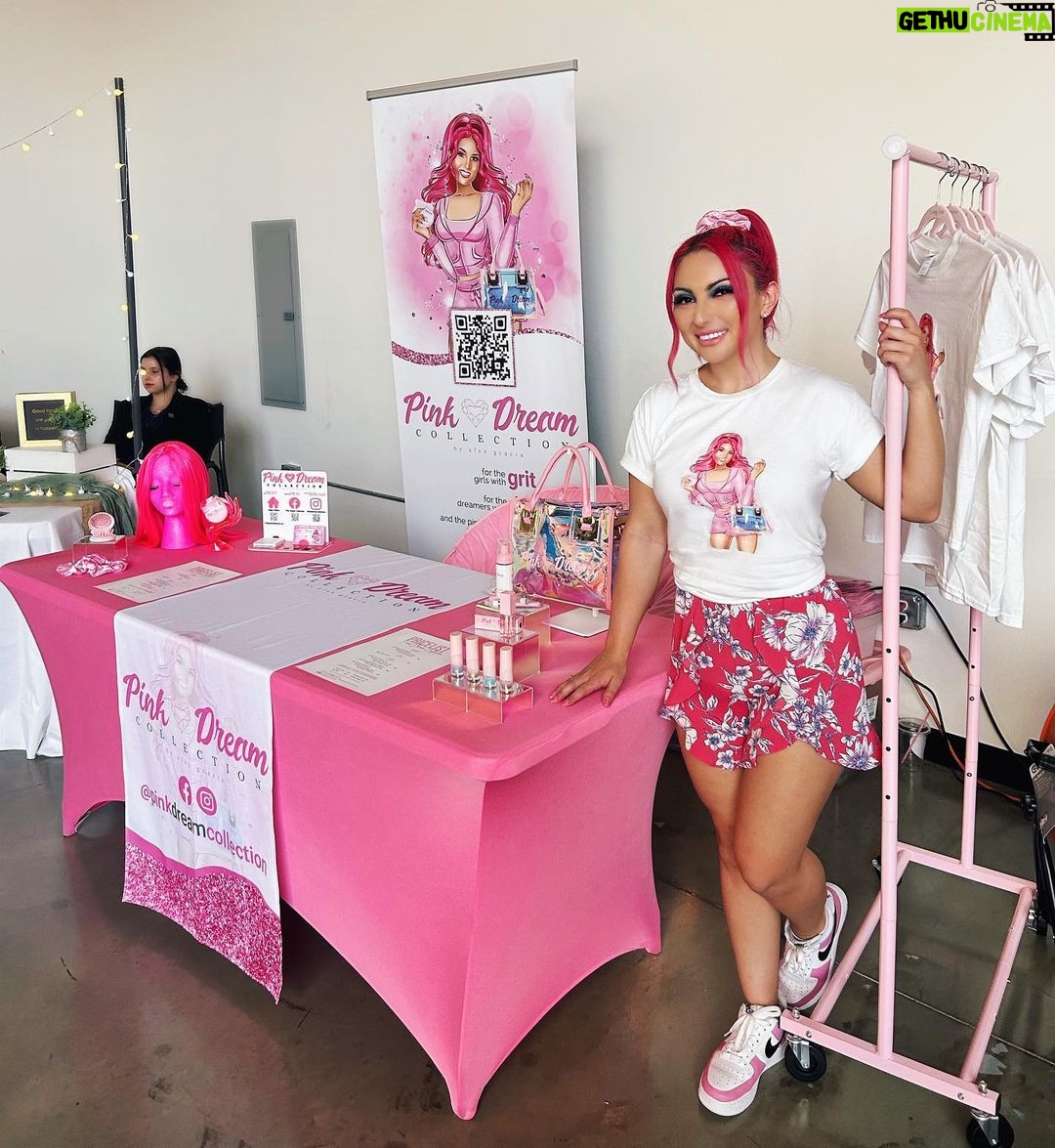 Alex Gracia - 657 Likes - Third Pop-up done & I’m so happy to be getting @pinkdreamcollection in front of more & more eyes!☺️🩷
✨Follow @pinkdreamcollection & shop products at pinkdreamcollection.com✨