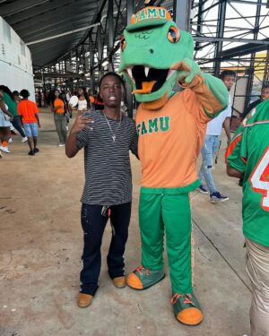 Alex R. Hibbert Instagram - 🐍🍊