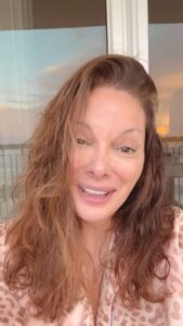 Alex Meneses Instagram - A brought a tan pair of shoes. But… Happy New Year. Starting the new year with no makeup. It’s a @pamelaanderson look. #love #my #perfect #life Florida