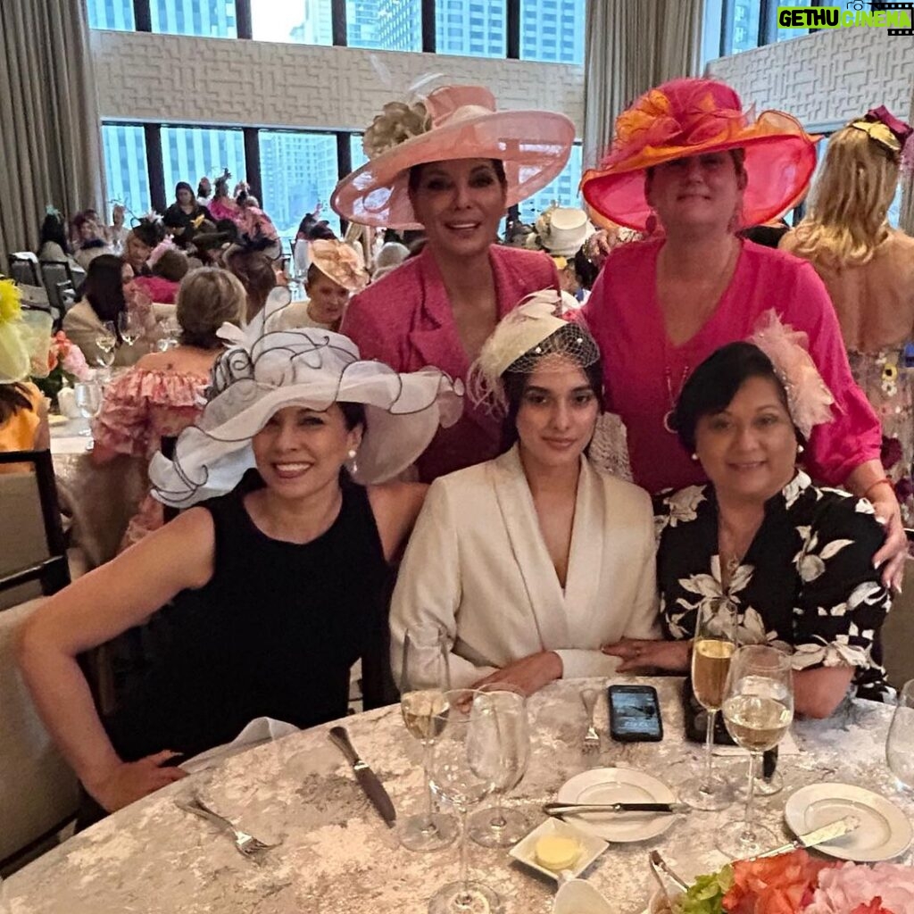 Alex Meneses Instagram - Beautiful luncheon with my beautiful ladies for a beautiful cause. #beautiful #monday #motivation #letsdosomegood @service_club_of_chicago