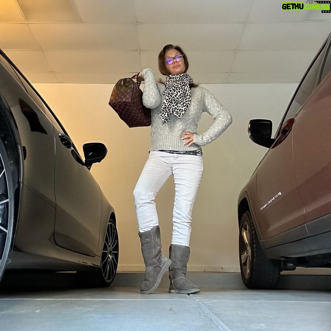 Alex Meneses Instagram - #mommy #pose #happyfriday 😘 #itsabeautifullife Chicago, Illinois